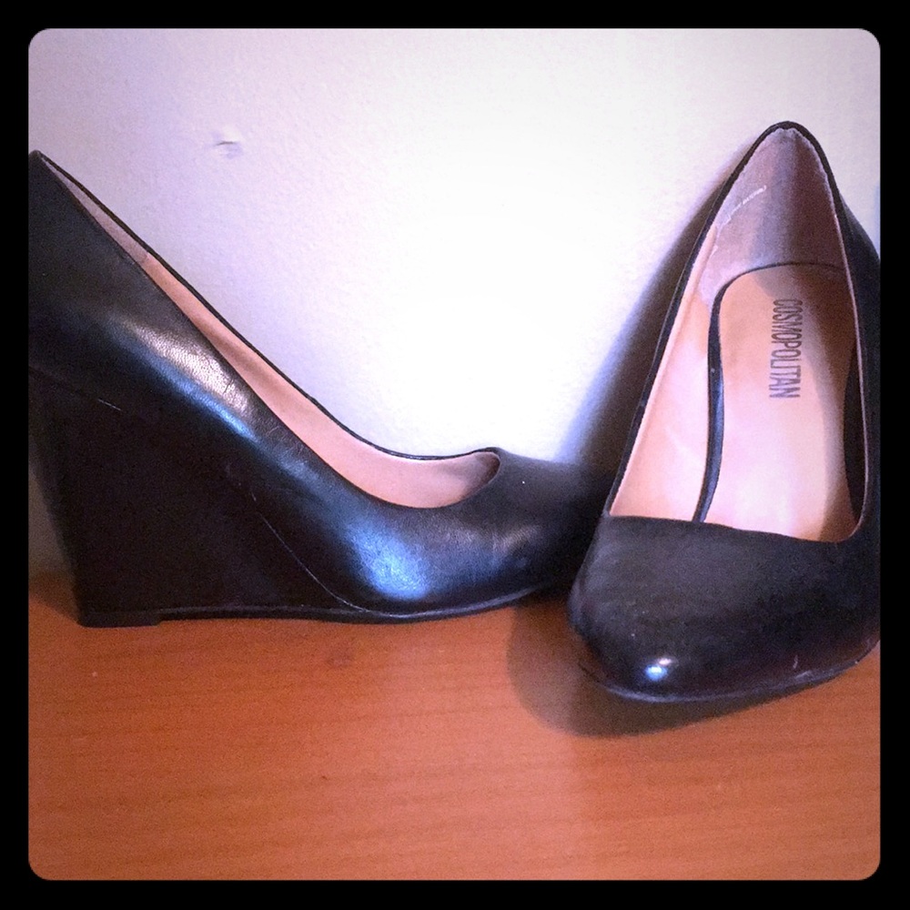 Black wedges